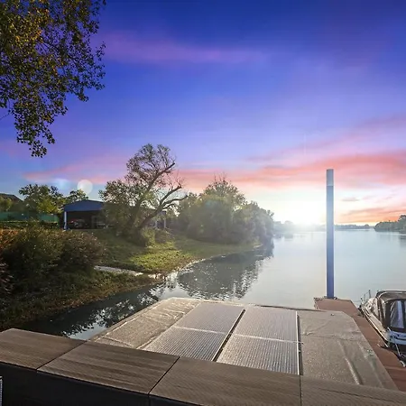 Ботель Houseboat Villa.nautica *