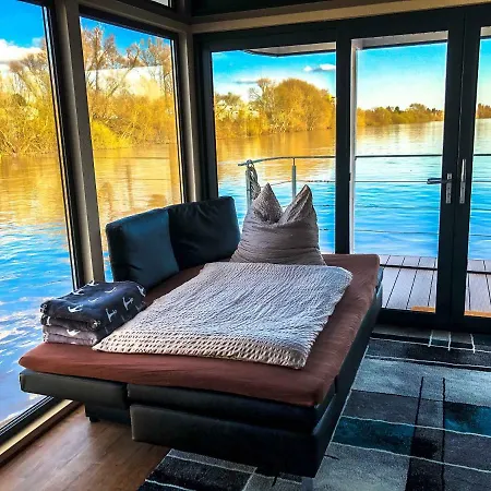 Ботель Houseboat Villa.nautica